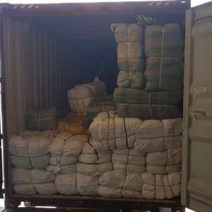 Rechizite școlare susceptibile a fi contrafăcute,  confiscate în Portul Constanţa Sud Agigea