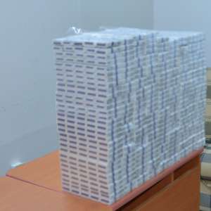 Aproximativ 26.000 de ţigarete de contrabandă,  descoperite într-un autovehicul condus de un cetățean român