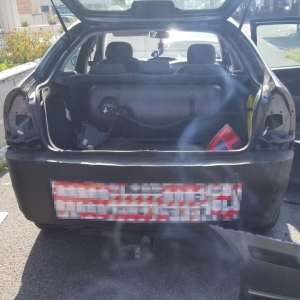 Peste 53.000 de ţigarete, depistate ascunse într-un autoturism la PTF Borș