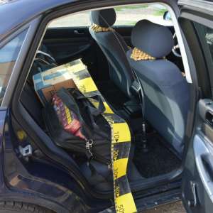 Ţigarete de contrabandă, descoperite în două autoturisme la Iași   