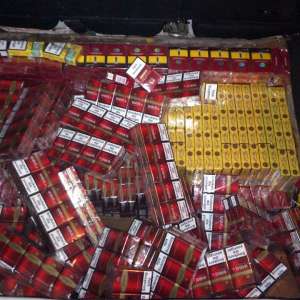 Autoturism încărcat cu ţigări de contrabandă,  descoperit  de poliţiştii de frontieră