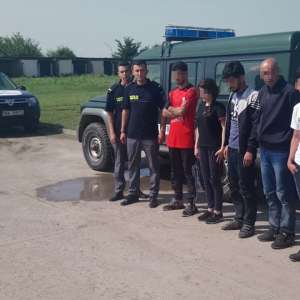 Opt cetățeni străini, opriţi la frontiera cu Serbia