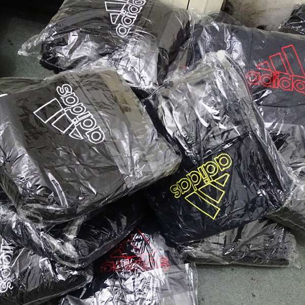 Sute de bunuri susceptibile a fi contrafăcute, confiscate de polițiștii de frontieră din cadrul P.T.F. Giurgiu