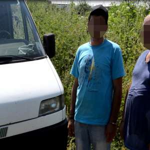 Două călăuze reținute 24 de ore pentru trafic de migranți