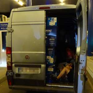 Douăzeci si cinci de migranţi, depistaţi la P.T.F. Calafat ascunși într-un microbuz