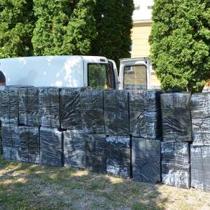 Autoturism plin cu țigări de contrabandă, depistat de polițiștii de frontieră