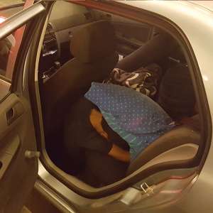 Cetățean palestinian ascuns printre bagaje într-un autoturism, depistat la P.T.F. Calafat