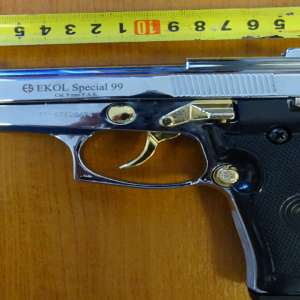 Pistol cu gaze descoperit ascuns într-un autoturism la P.T.F. Calafat