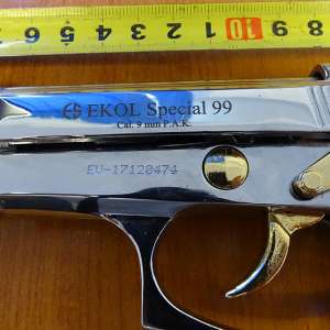 Pistol cu gaze descoperit ascuns într-un autoturism la P.T.F. Calafat