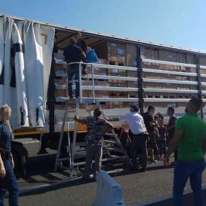 42 de persoane din Irak, Palestina și Siria intenţionau să iasă ilegal din ţară, ascunse în interiorul unui autocamion