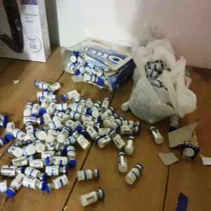 Fiole cu substanţe anabolizante, în valoare de peste 36.000 de lei, descoperite la Albiţa