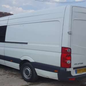 Autoutilitară căutată de autorităţile din Franța, descoperită în P.T.F. Salonta