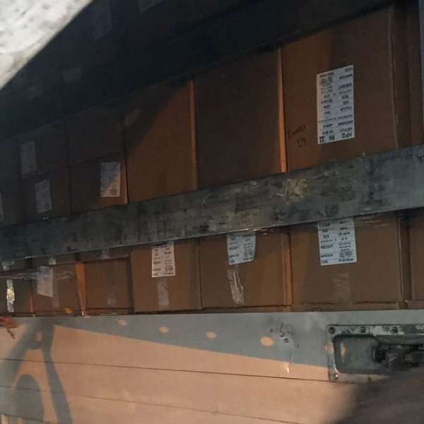 33 de persoane intenţionau să iasă ilegal din România, ascunse în interiorul unui automarfar