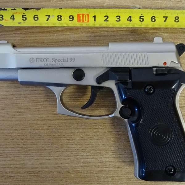 Pistol cu gaz fără documente legale, descoperit la P.T.F. Calafat