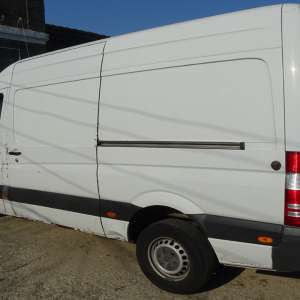 Microbuz căutat de autorităţile din Marea Britanie, descoperit la P.T.F. Calafat