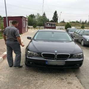 Autoturism căutat de autorităţile din Ungaria, descoperit de poliţiştii de frontieră