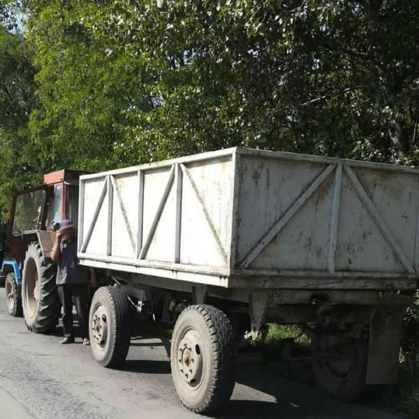 Conduceau mijloace de transport, deşi nu aveau acest drept
