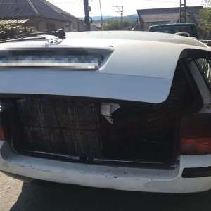 Maramureșean depistat în trafic fără permis de conducere și cu mașina plină cu țigări