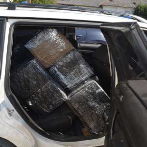 Maramureșean depistat în trafic fără permis de conducere și cu mașina plină cu țigări