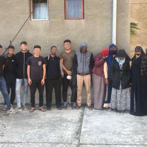 19 cetățeni străini intenţionau să iasă ilegal din România, ascunși în interiorul unui autovehicul