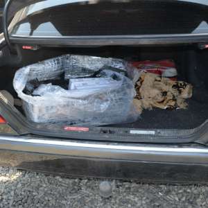 Ţigarete de contrabandă descoperite la frontiera de est