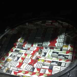 Țigări ascunse în locul roții de rezervă şi în pragurile unui autoturism, descoperite la PTF Halmeu