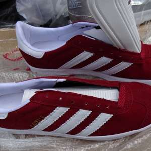 Peste 3.300 de articole textile susceptibile a fi contrafăcute, confiscate la P.T.F. Calafat