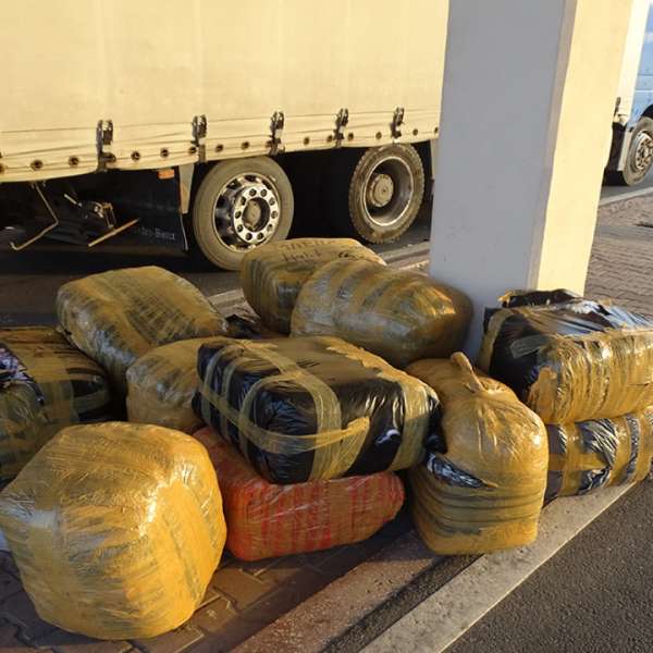Bunuri, în valoare de aproximativ 100.000 lei, susceptibile a fi contrafăcute, confiscate de polițiștii de frontieră din cadrul P.T.F. Giurgiu
