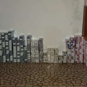 Peste 5.400 de pachete cu ţigări, ascunse în plafonul unei autoutilitare, descoperite în P.T.F. Nădlac II