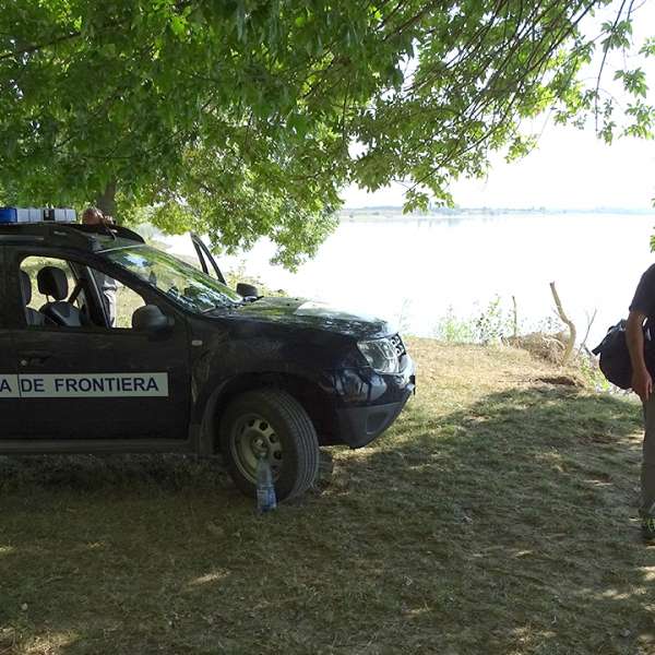 Un cetățean din Kazahstan, depistat în timp ce încerca să traverseze Dunărea cu o barcă din Bulgaria în România