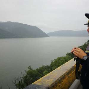 Patru pescari români, depistaţi de polițiștii de frontieră  în timp ce pescuiau  ilegal în apele teritoriale sârbe ale Dunării