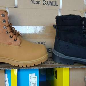 Articole contrafăcute, în valoare de peste 950.000 lei, confiscate în Portul Constanţa Sud Agigea