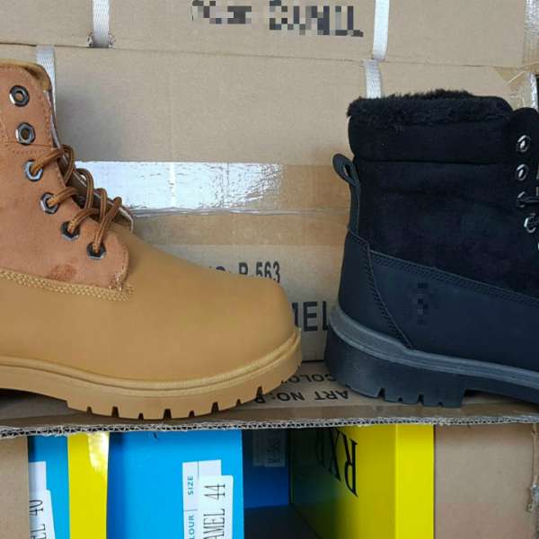 Articole contrafăcute, în valoare de peste 950.000 lei, confiscate în Portul Constanţa Sud Agigea