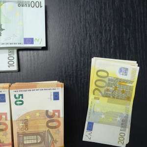 70.000 de euro descoperiţi de polițiștii de frontieră giurgiuveni, ascunşi pe corpul şi în bagajele a opt persoane dintr-un autocar