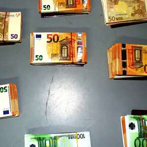 70.000 de euro descoperiţi de polițiștii de frontieră giurgiuveni, ascunşi pe corpul şi în bagajele a opt persoane dintr-un autocar