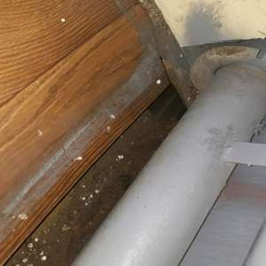 Ţigări de contrabandă ascunse în podeaua unui vagon de tren