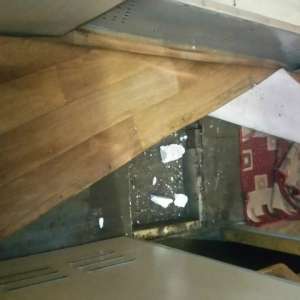 Ţigări de contrabandă ascunse în podeaua unui vagon de tren