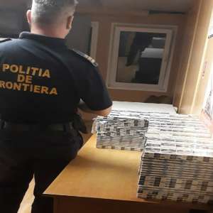 Ţigări de contrabandă ascunse în podeaua unui vagon de tren