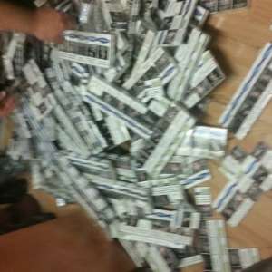 Ţigări de contrabandă ascunse în podeaua unui vagon de tren