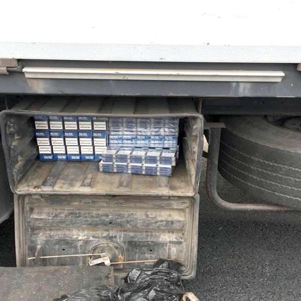 Peste 16.000 pachete cu țigări confiscate la frontiera de nord