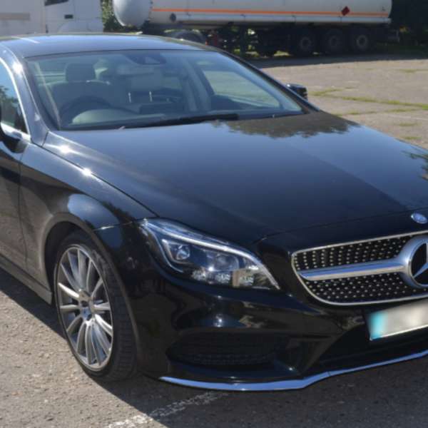 Două autoturisme căutate de autorităţi, descoperite la frontieră