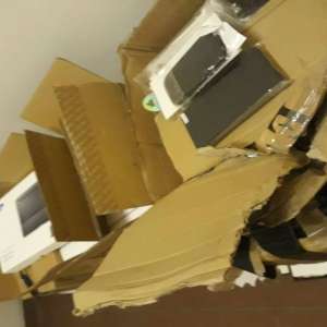 Accesorii electronice ascunse și nedeclarate, în valoare de peste 30.000 lei, confiscate la Albiţa