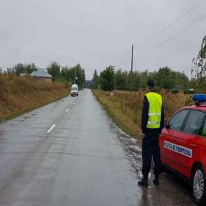 Prins la volanul unui tractor fără permis de conducere