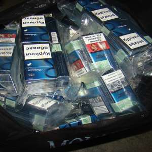 Țigări ascunse în rezervorul unui autoturism, depistate la frontieră