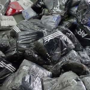 Peste 1.800 de bunuri susceptibile a fi contrafăcute, confiscate de polițiștii de frontieră din cadrul P.T.F. Giurgiu