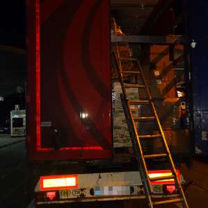 Cetățean irakian descoperit ascuns într-un camion la P.T.F. Giurgiu