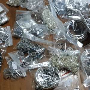 Peste 1.000 grame bijuterii din metal alb, fără documente legale, confiscate de polițiștii de frontieră în P.T.F. Vama Veche