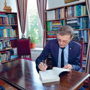 Românii au rezistat pentru că și-au apărat mai mult limba și identitatea decât viața - Interviu cu președintele Academiei Române, academician Ioan-Aurel Pop