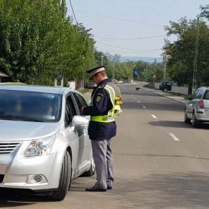 Autoturism cu asigurare falsificată, descoperit la Stânca