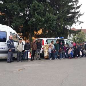 Douăzeci şi cinci de cetăţeni străini ascunşi într-o autoutilitară, depistaţi de poliţiştii de frontieră bihoreni
